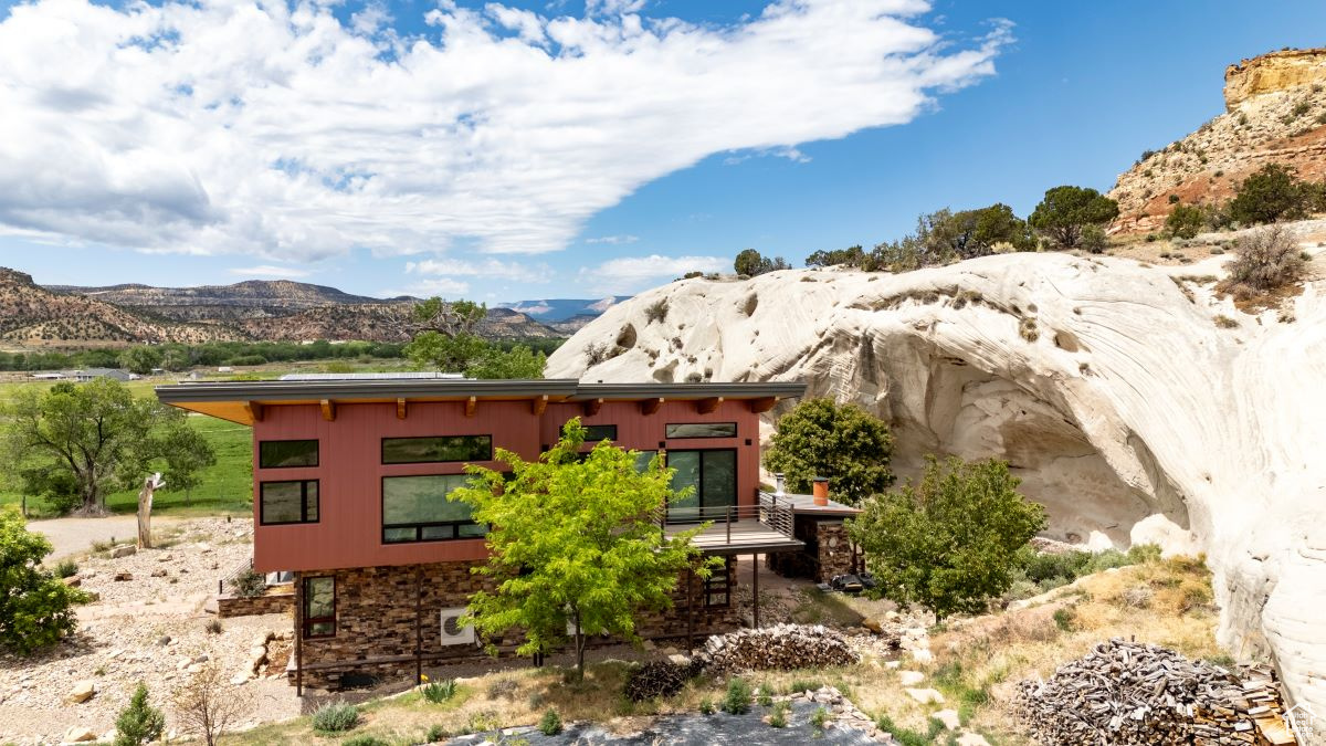 1295 N FIRE ROCK W, Escalante, Utah 84726, 3 Bedrooms Bedrooms, 16 Rooms Rooms,3 BathroomsBathrooms,Residential,For sale,FIRE ROCK,1974341