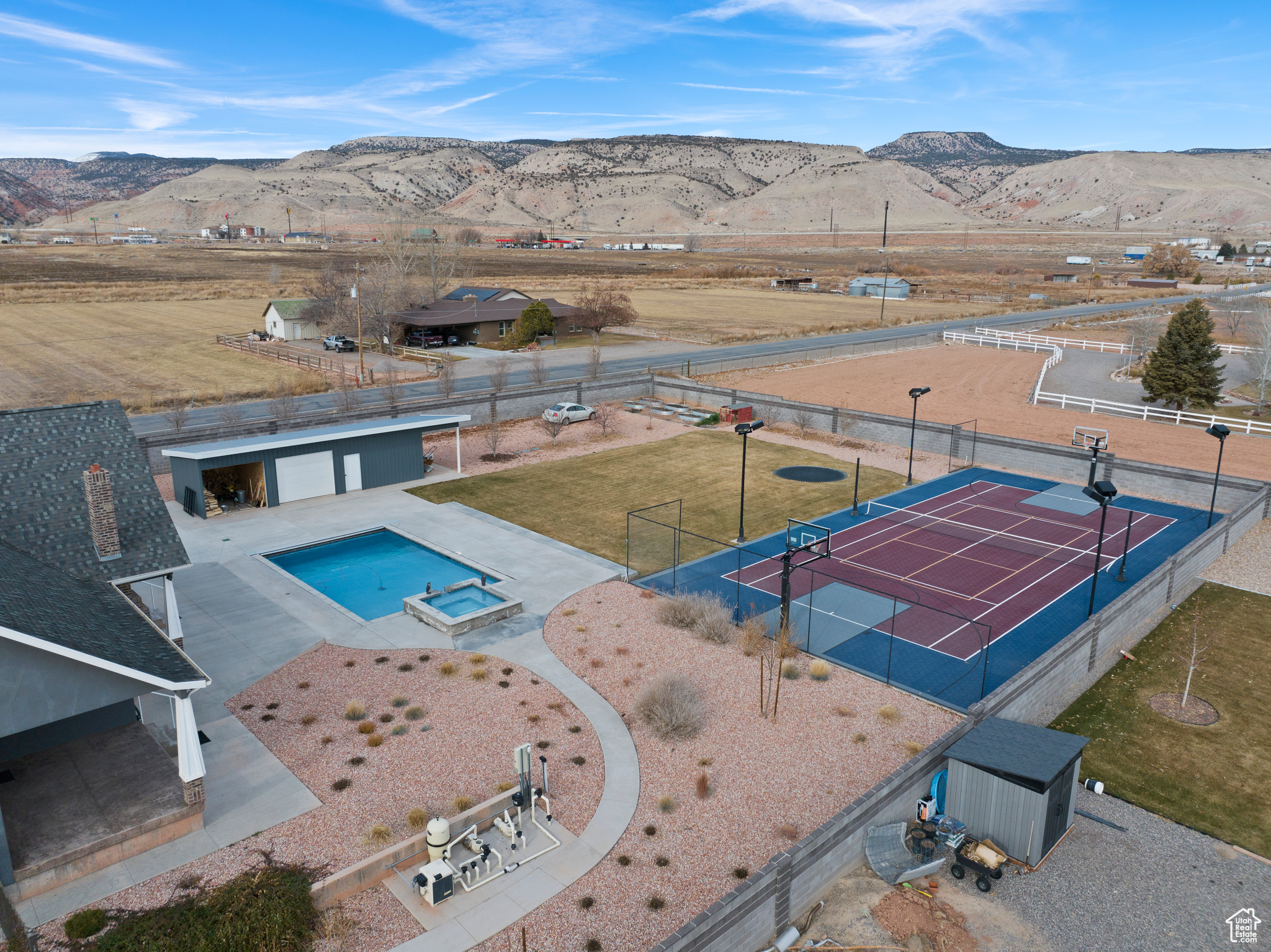 Bird's eye view featuring a mountain view