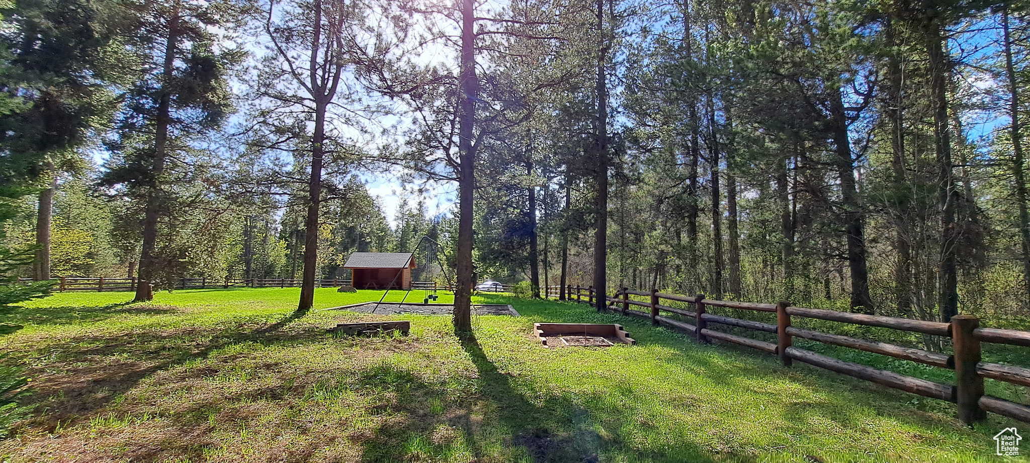 View of yard with an outdoor structure