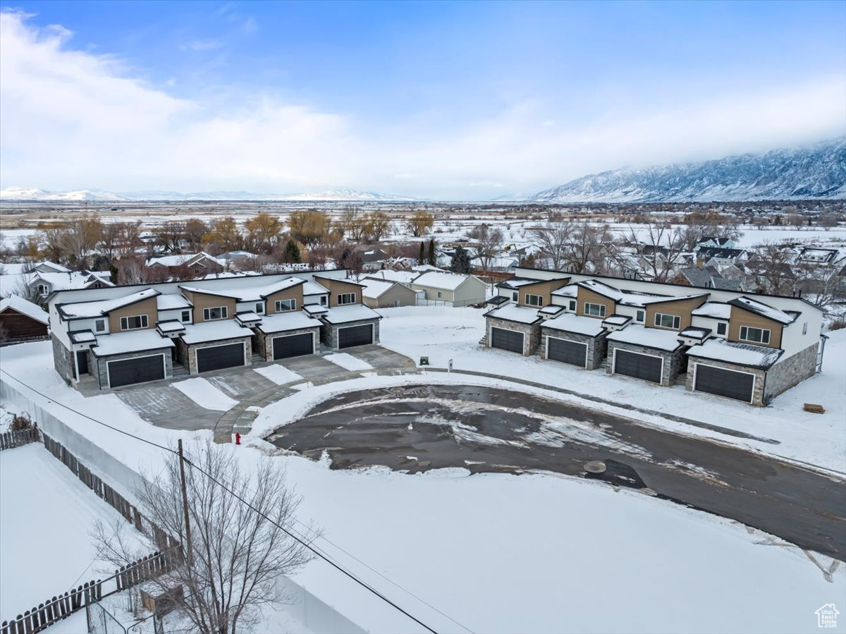 Snowy aerial view featuring a mountain view