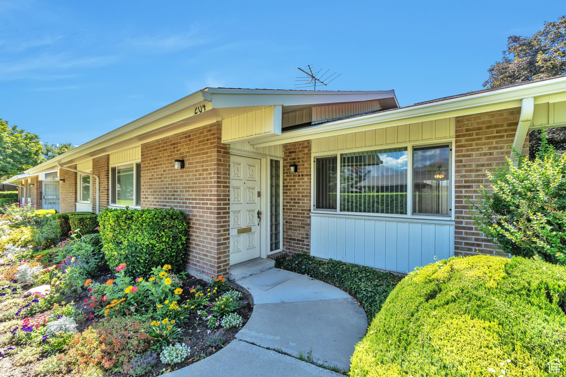 860 E Three Fountains Dr 204 Murray UT 84107 464,900