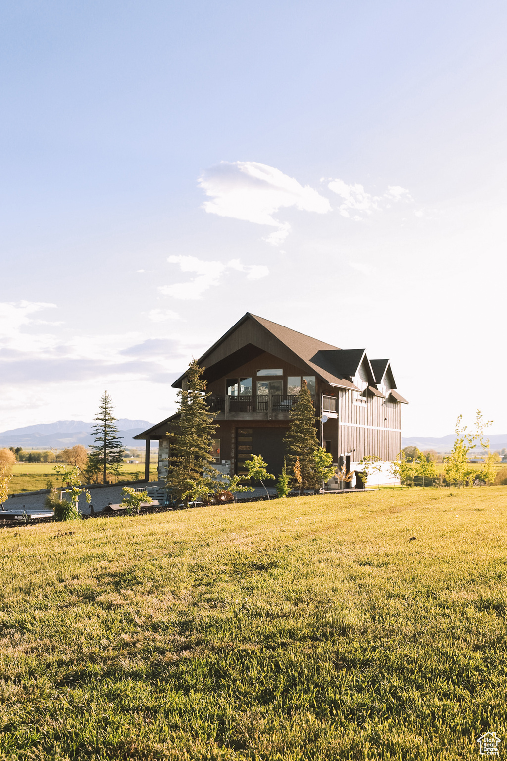 View of front of house featuring a front lawn