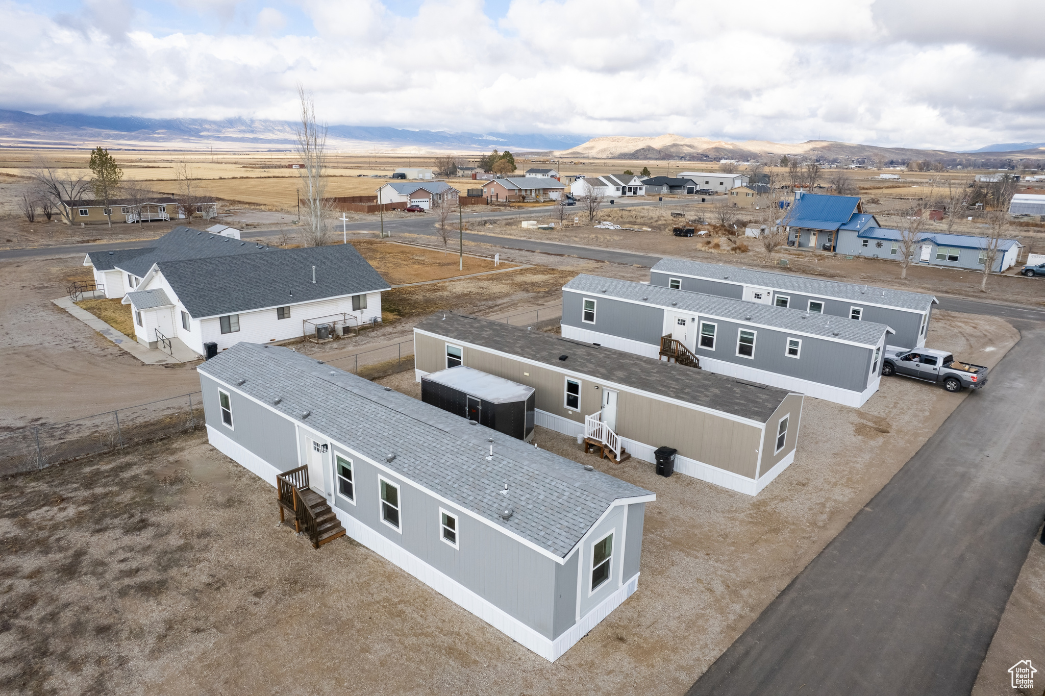 Birds eye view of property featuring a mountain view