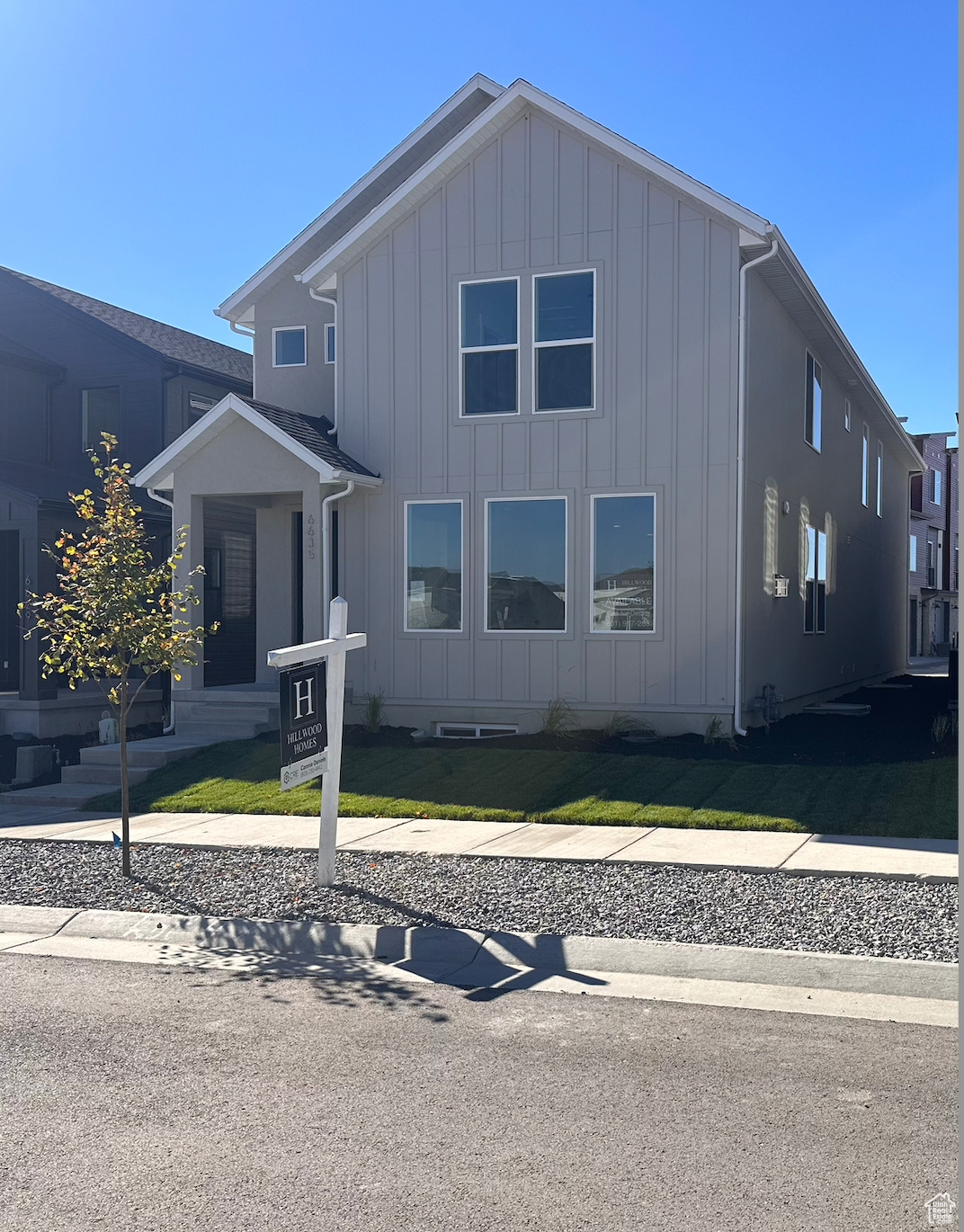 View of front of house featuring a front lawn