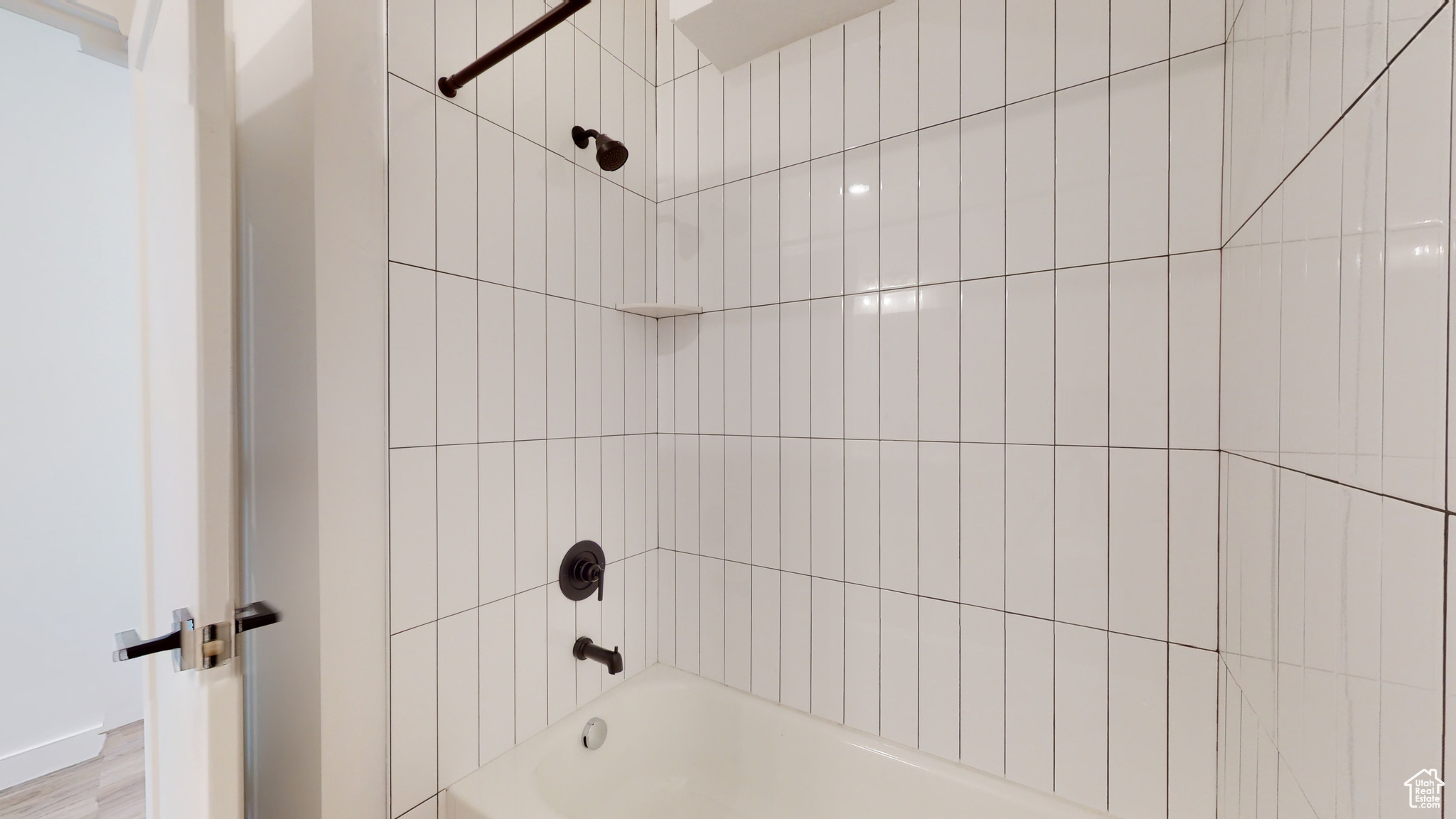 Bathroom featuring tiled shower / bath