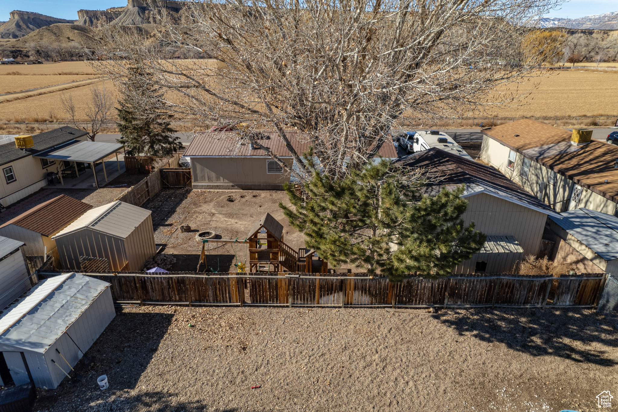 Birds eye view of property featuring a mountain view