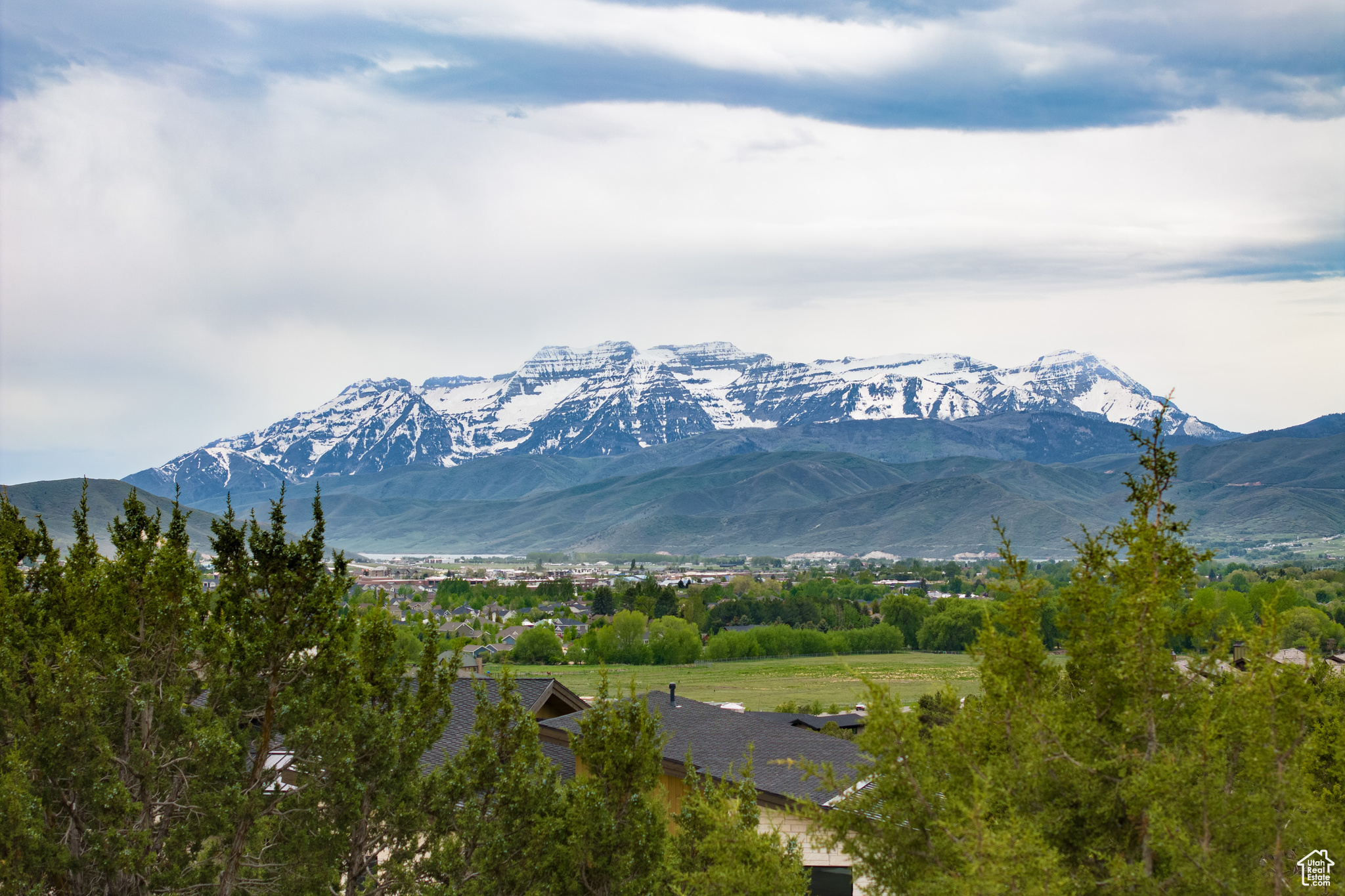 View of mountain feature