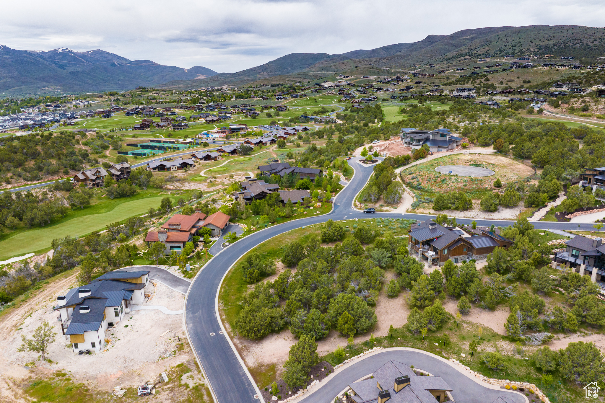 Birds eye view of property featuring a mountain view