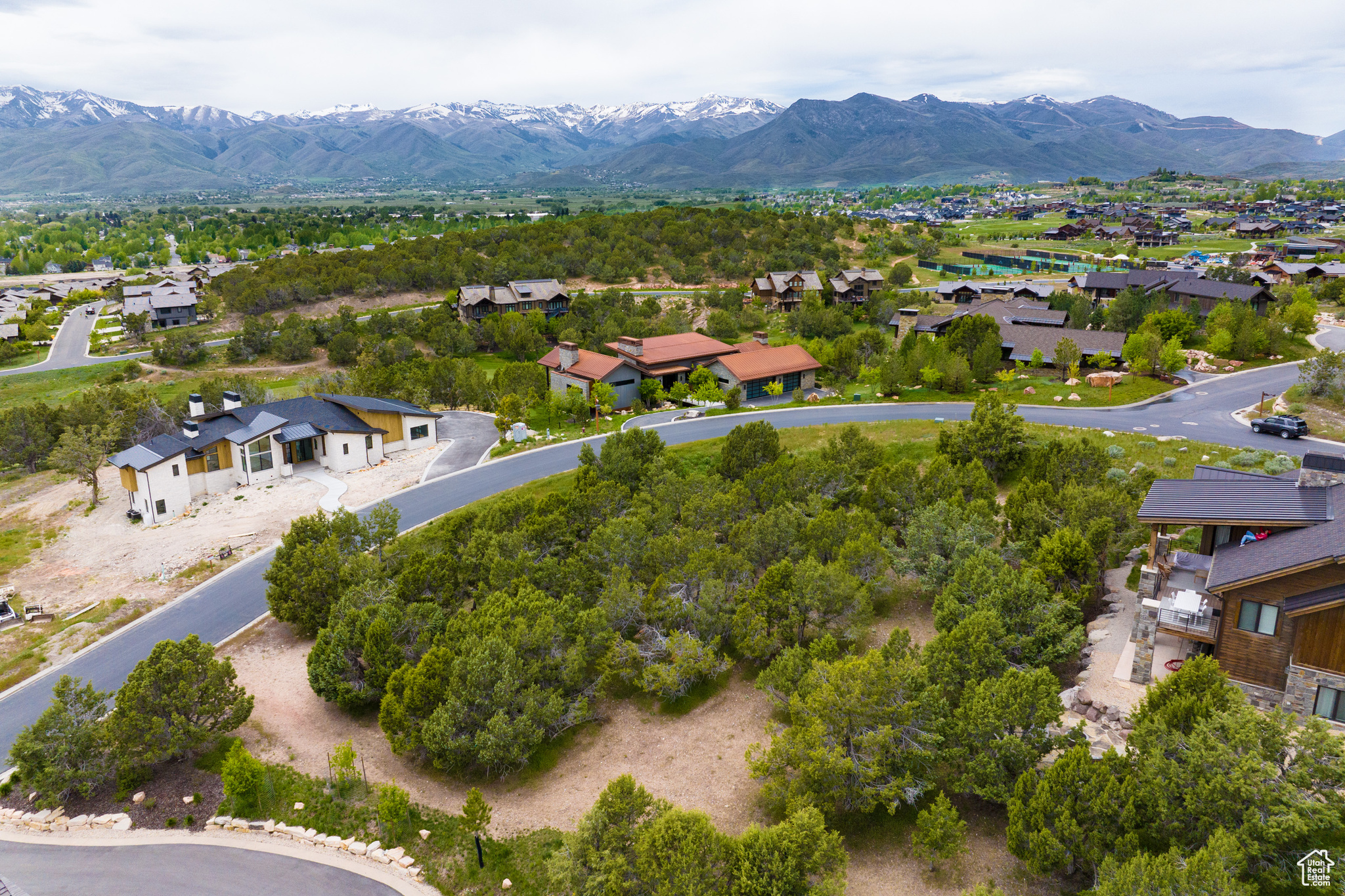 Bird's eye view featuring a mountain view