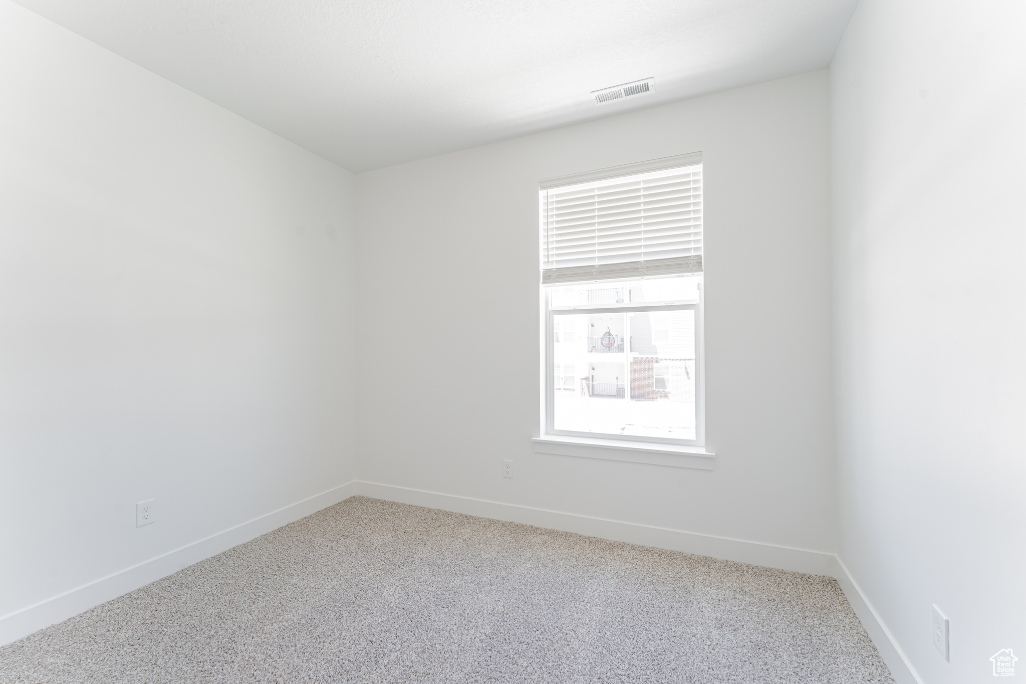 Unfurnished room featuring carpet