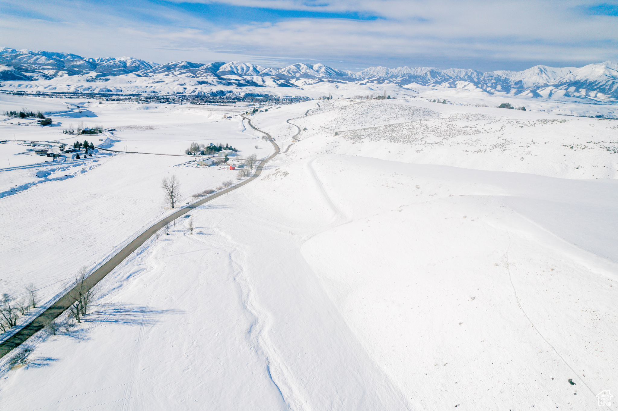 Snowy aerial view with a mountain view