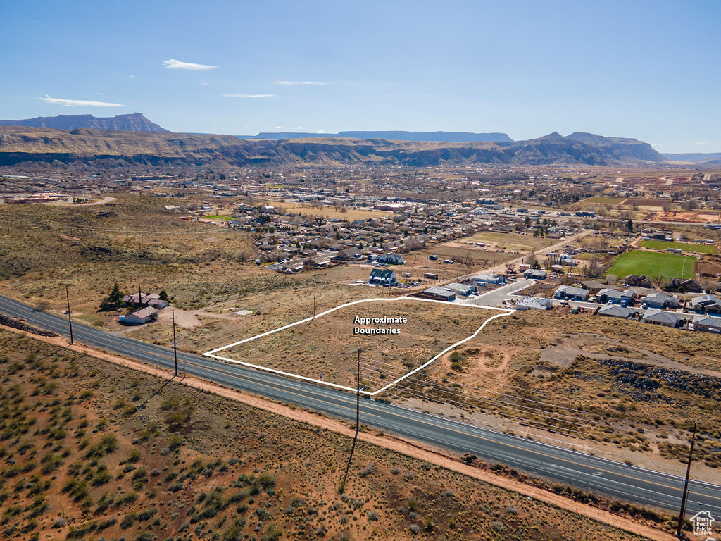 Birds eye view of property featuring a mountain view