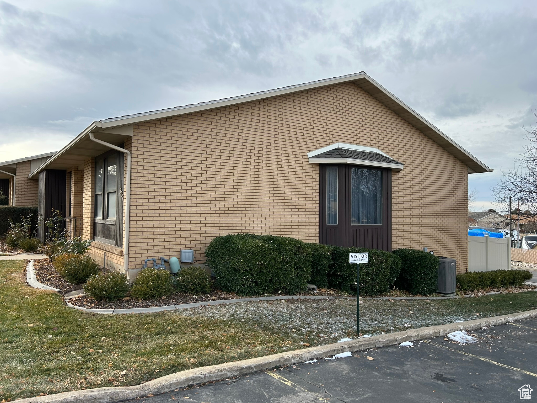 5578 S 1000 E, South Ogden, Utah 84405, 3 Bedrooms Bedrooms, 16 Rooms Rooms,2 BathroomsBathrooms,Residential,For sale,1000,1982160