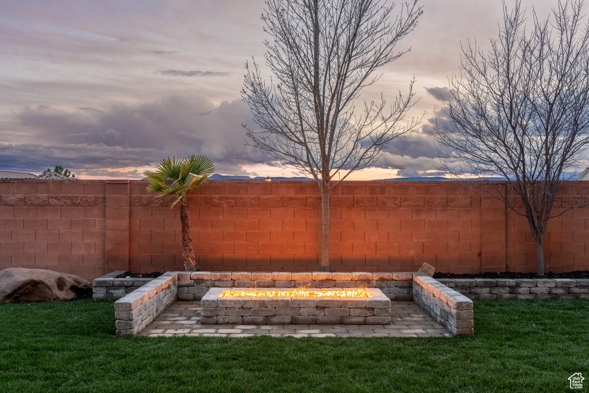 Yard at dusk featuring an outdoor fire pit