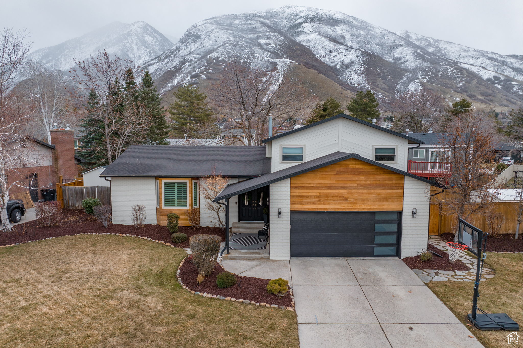 7587 S Fieldstone Ln Salt Lake City UT 84121 964,000