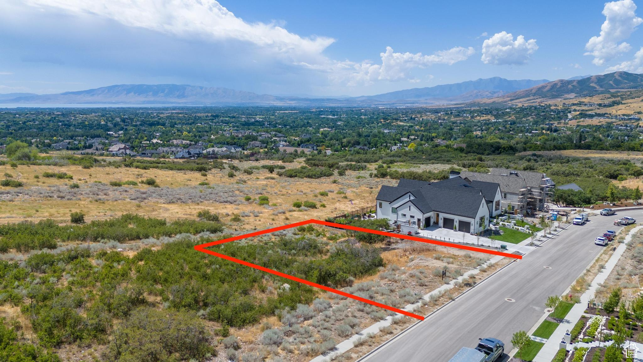 Bird's eye view with a mountain view