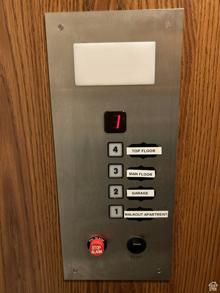 Elevator to all 3 floors