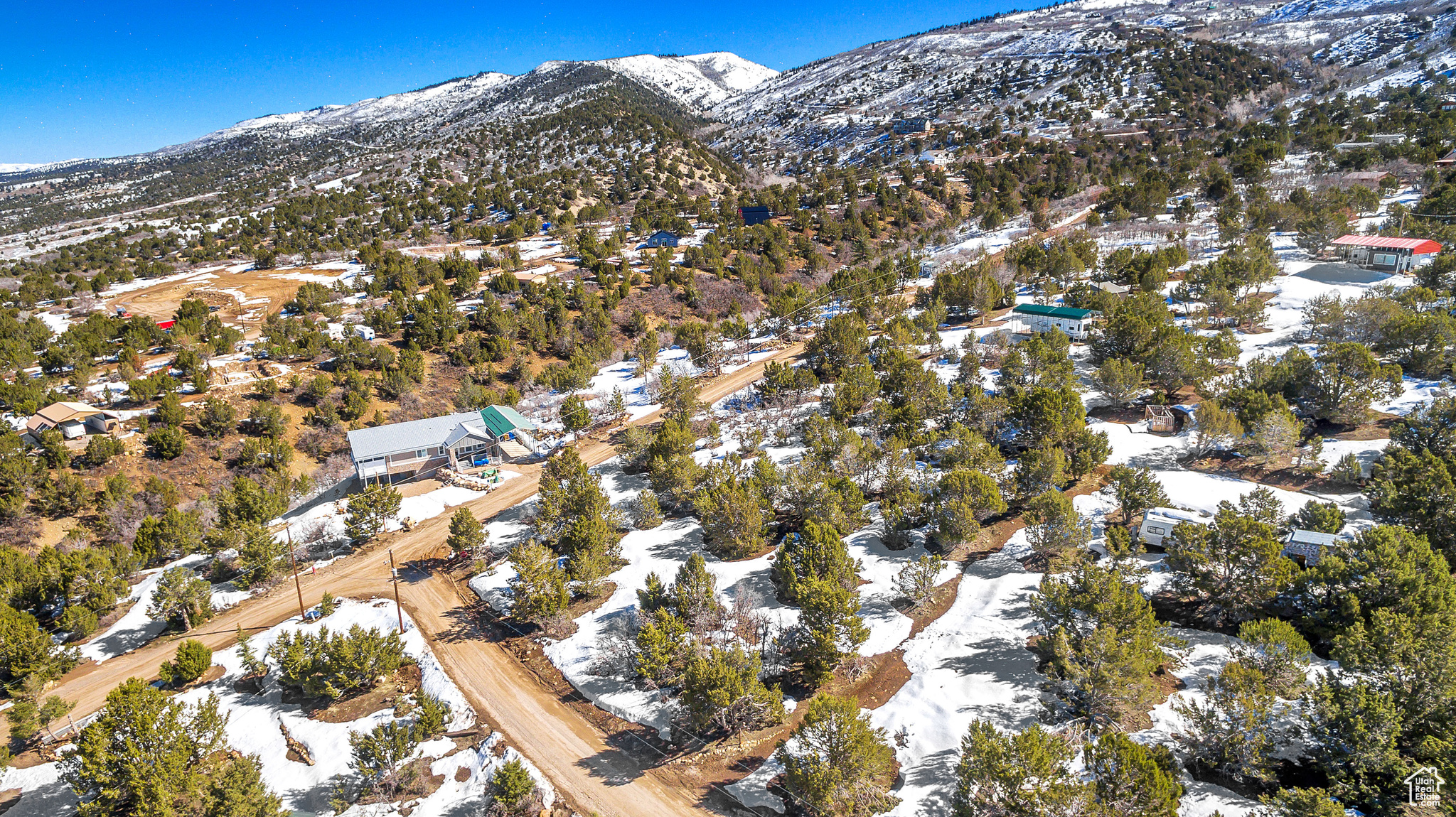 Snowy aerial view featuring a mountain view