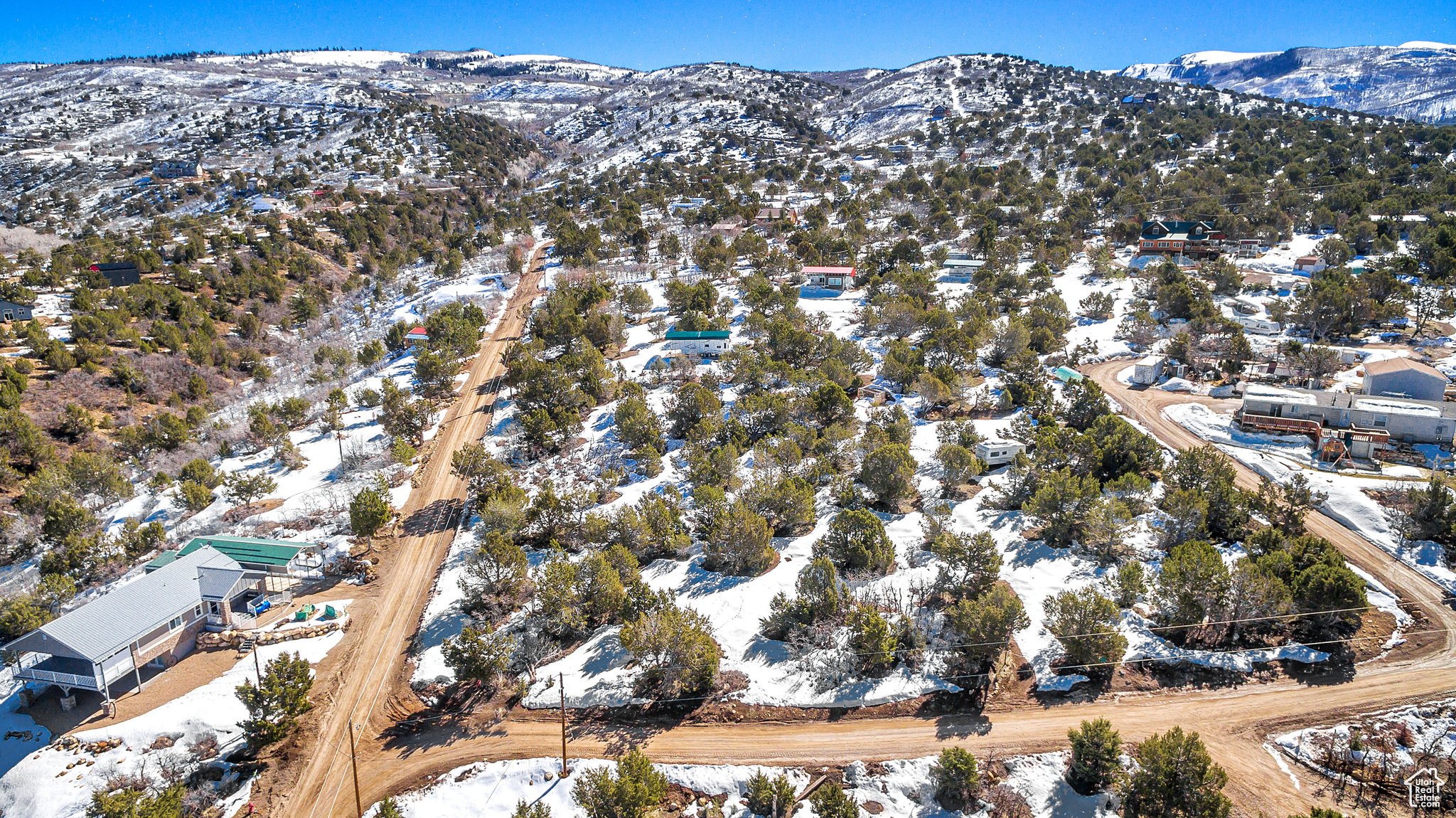 Snowy aerial view with a mountain view