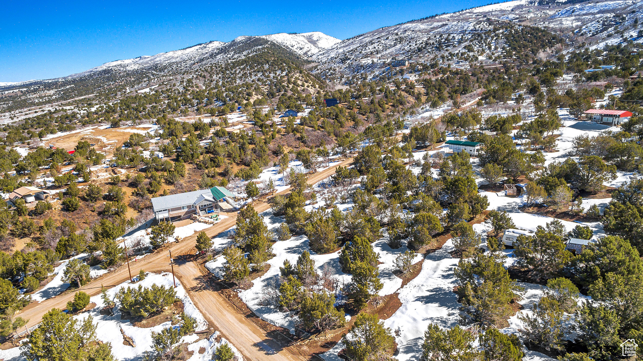 Snowy aerial view with a mountain view