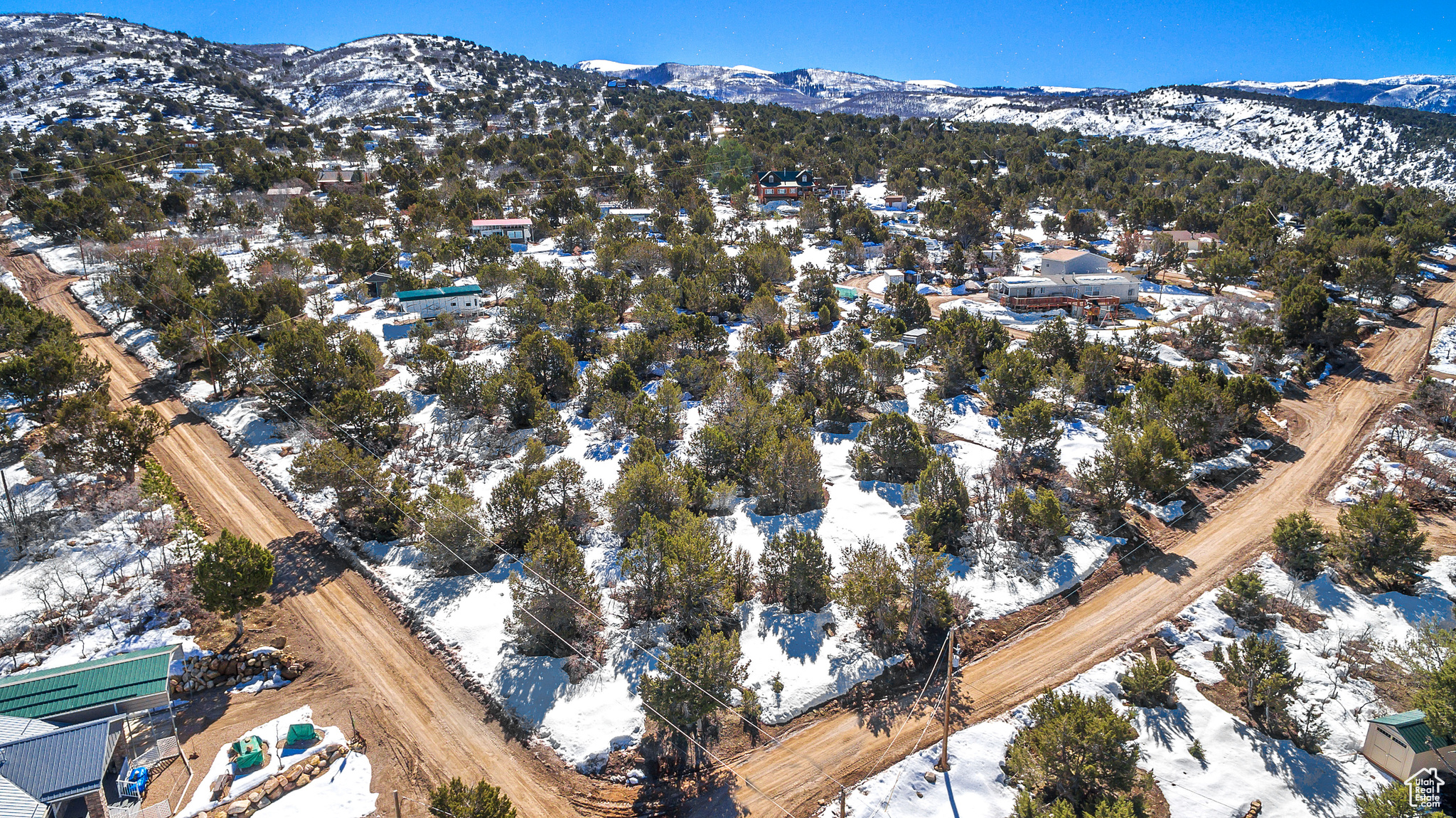 Snowy aerial view featuring a mountain view