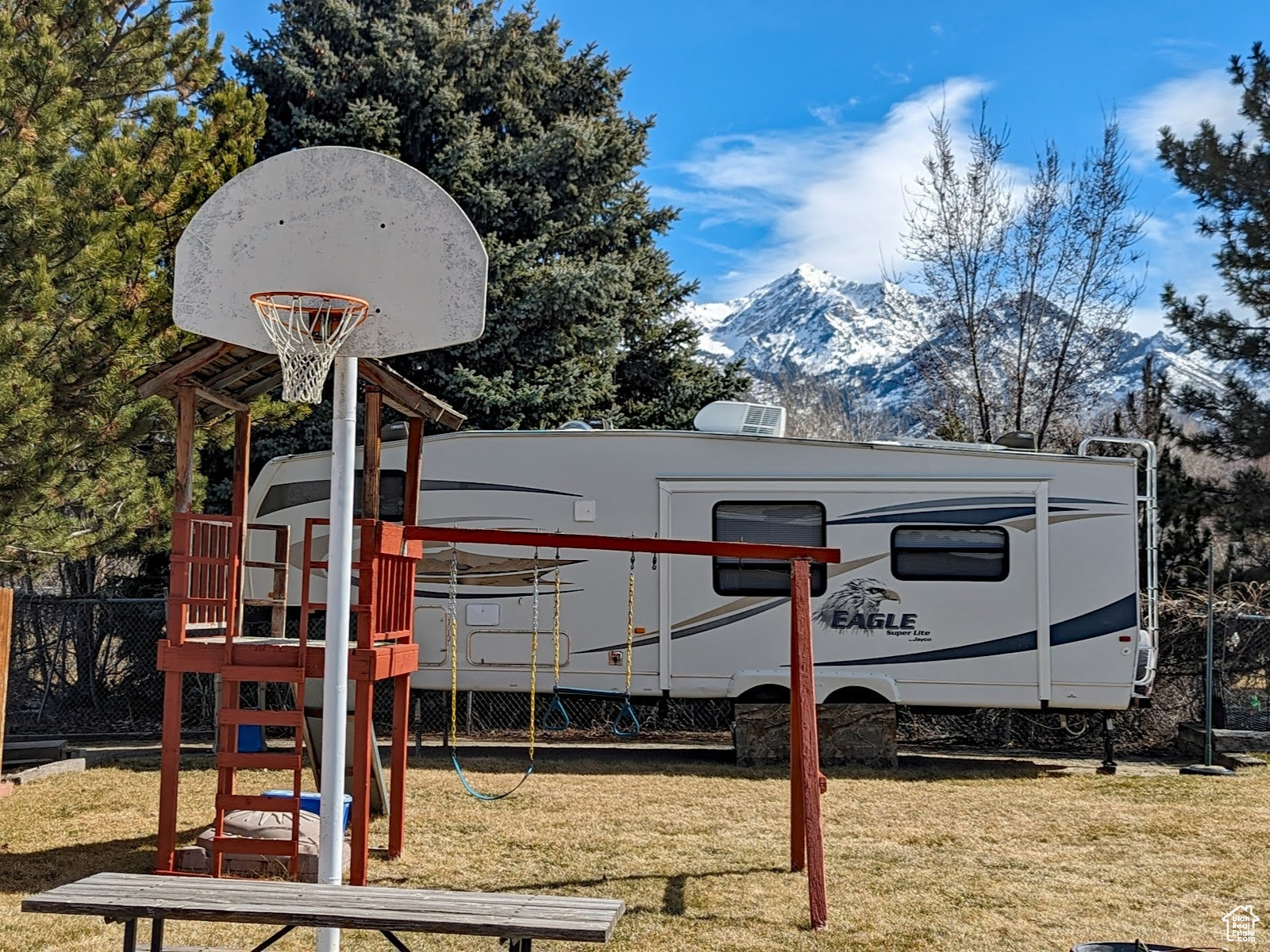 Long RV pad with Basketball court and swing set. Views of the Mountains