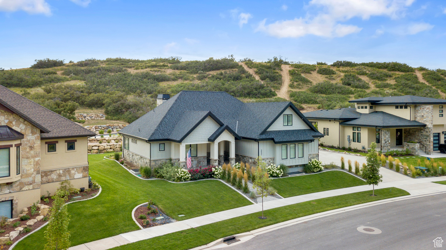 View of front of property featuring a front lawn