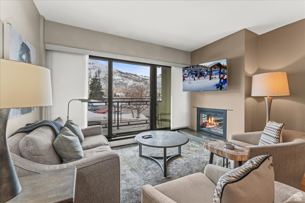 Enjoy Living room with Resort Views, Fireplace and TV