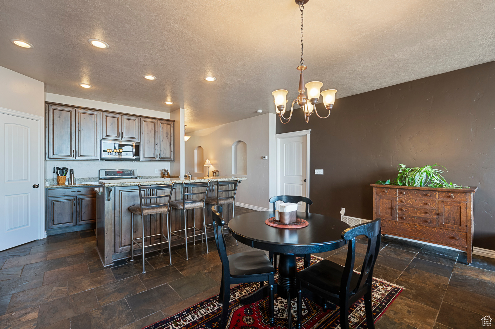 331 E Manilla Dr Draper UT 84020 1,043,000