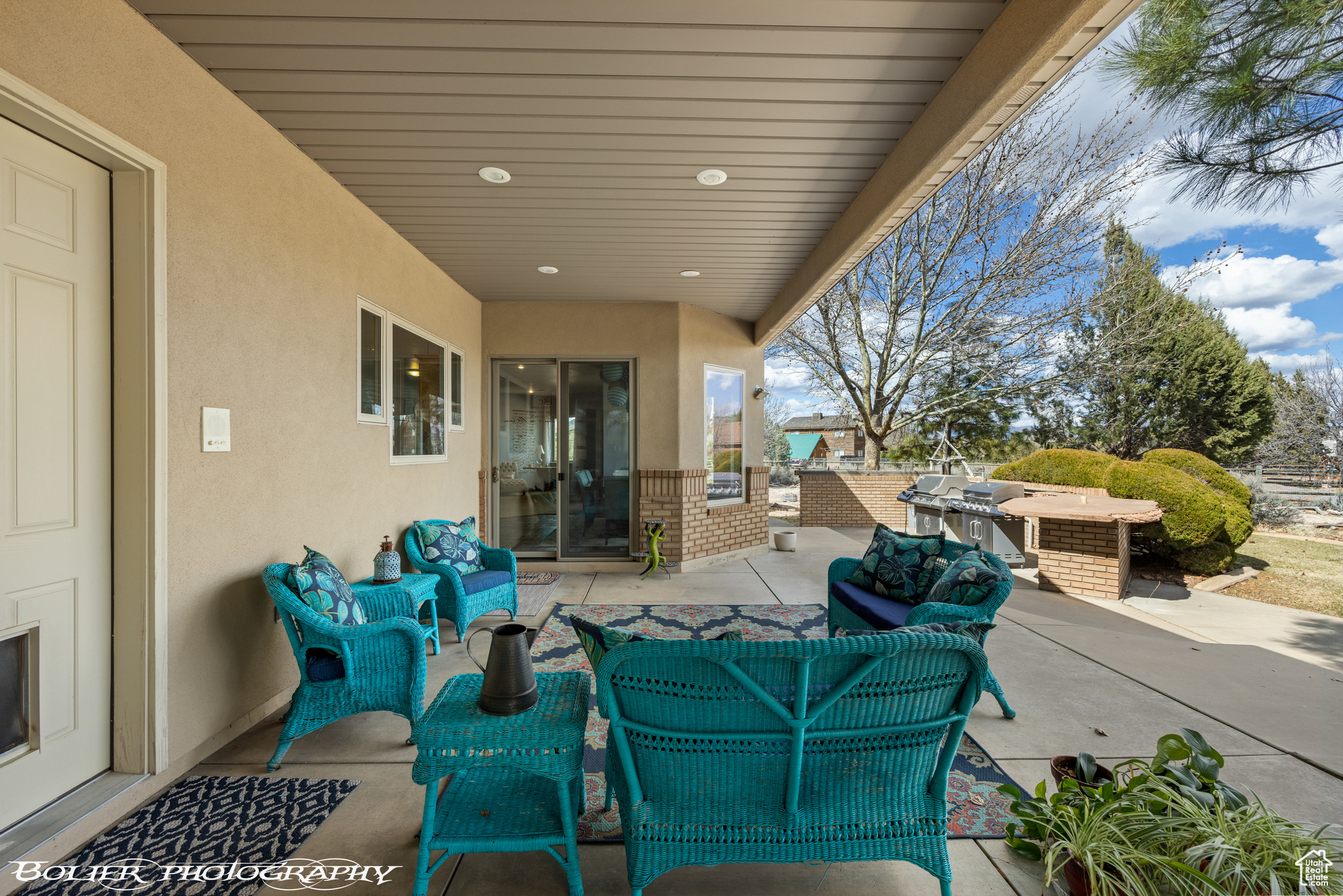 View of patio / terrace with an outdoor hangout area