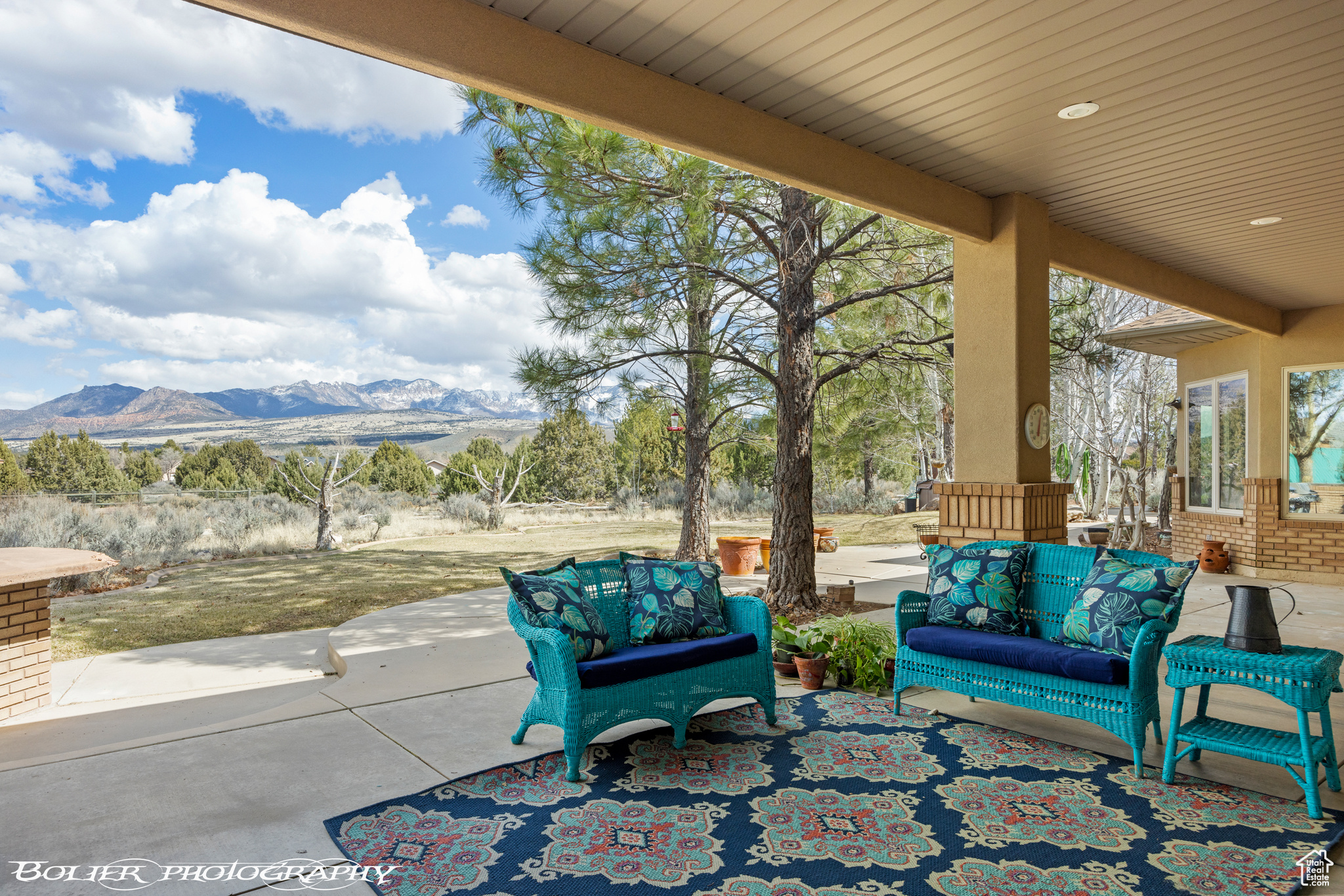 View of terrace featuring outdoor lounge area and a mountain view