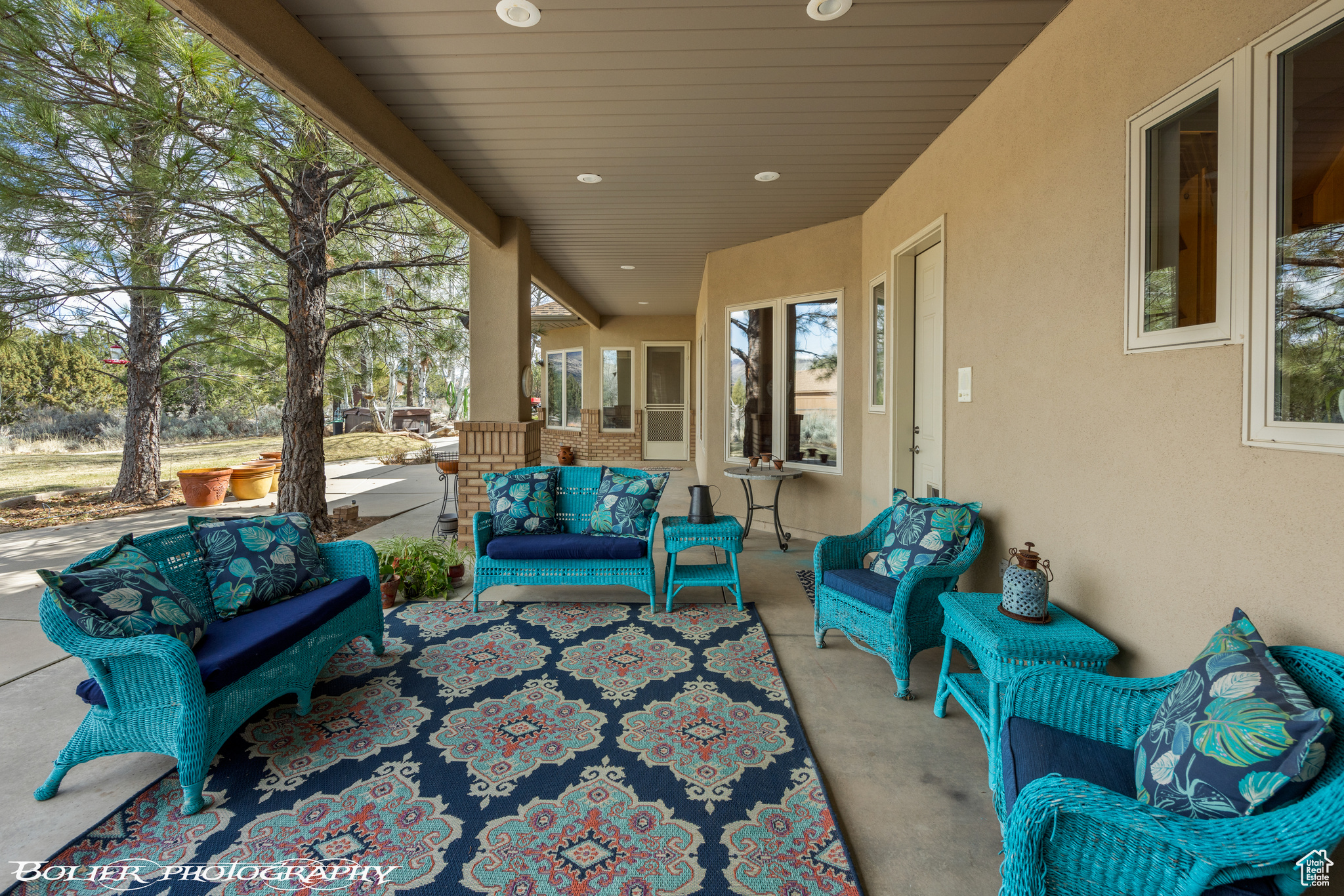 View of terrace with an outdoor hangout area