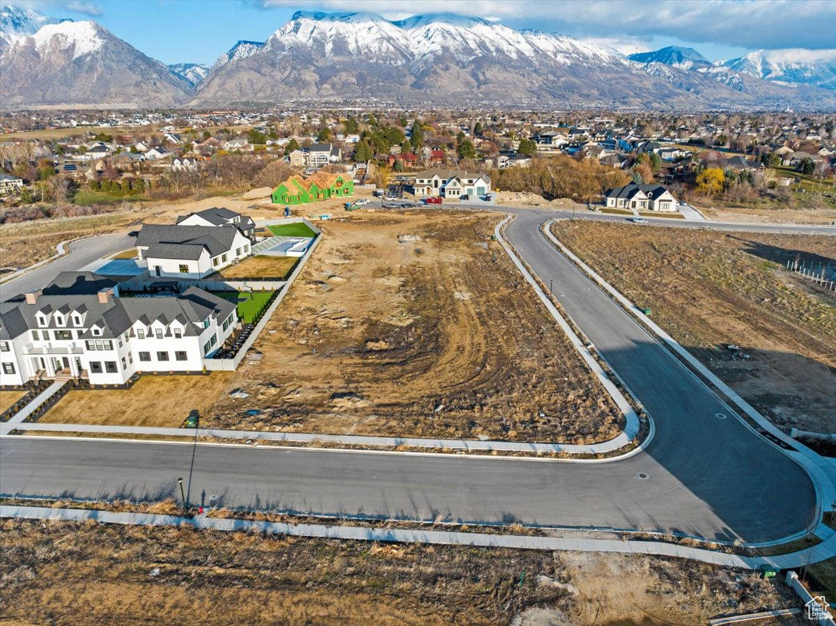 Aerial view with a mountain view