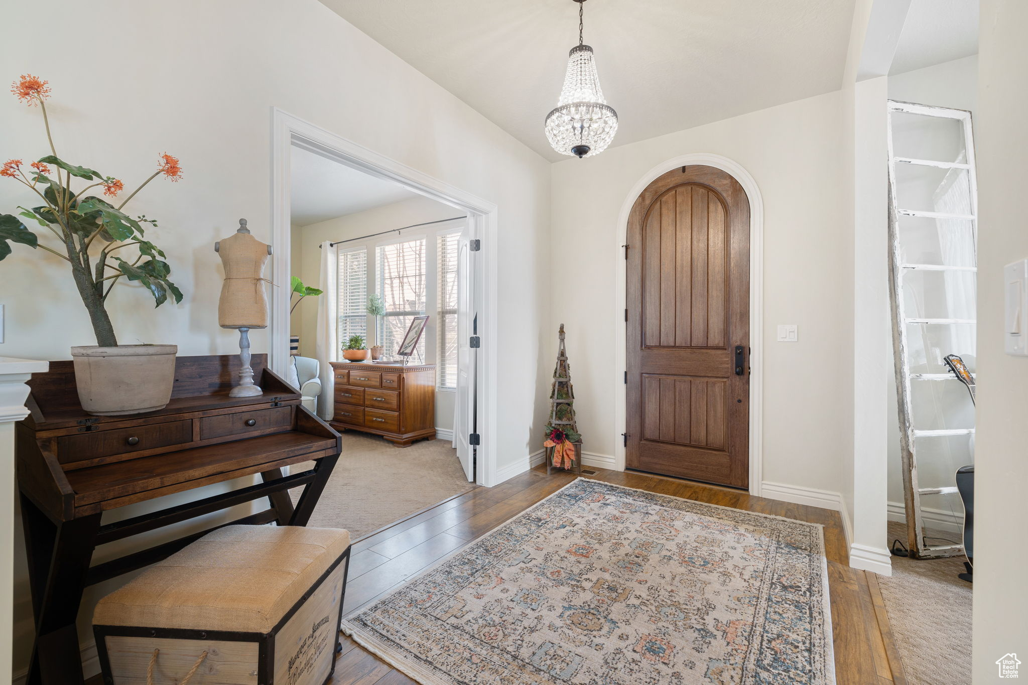 Entryway featuring a notable chandelier and light wood-type flooring
