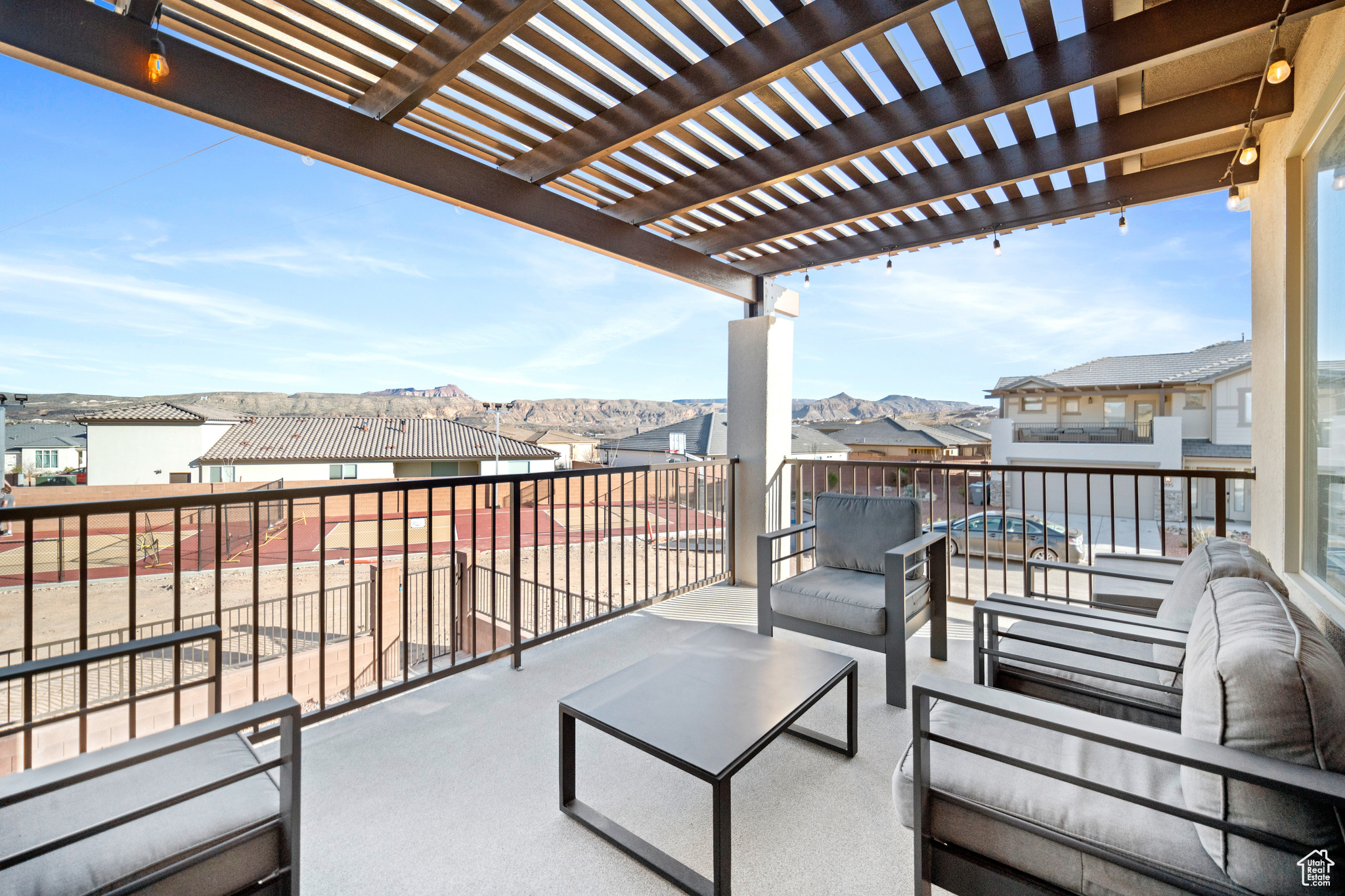 Balcony featuring a pergola and a mountain view