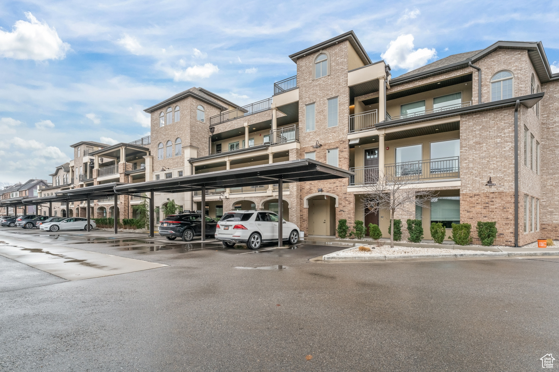 2369 E Murray Holladay Rd a107 Holladay UT 84117 665,000