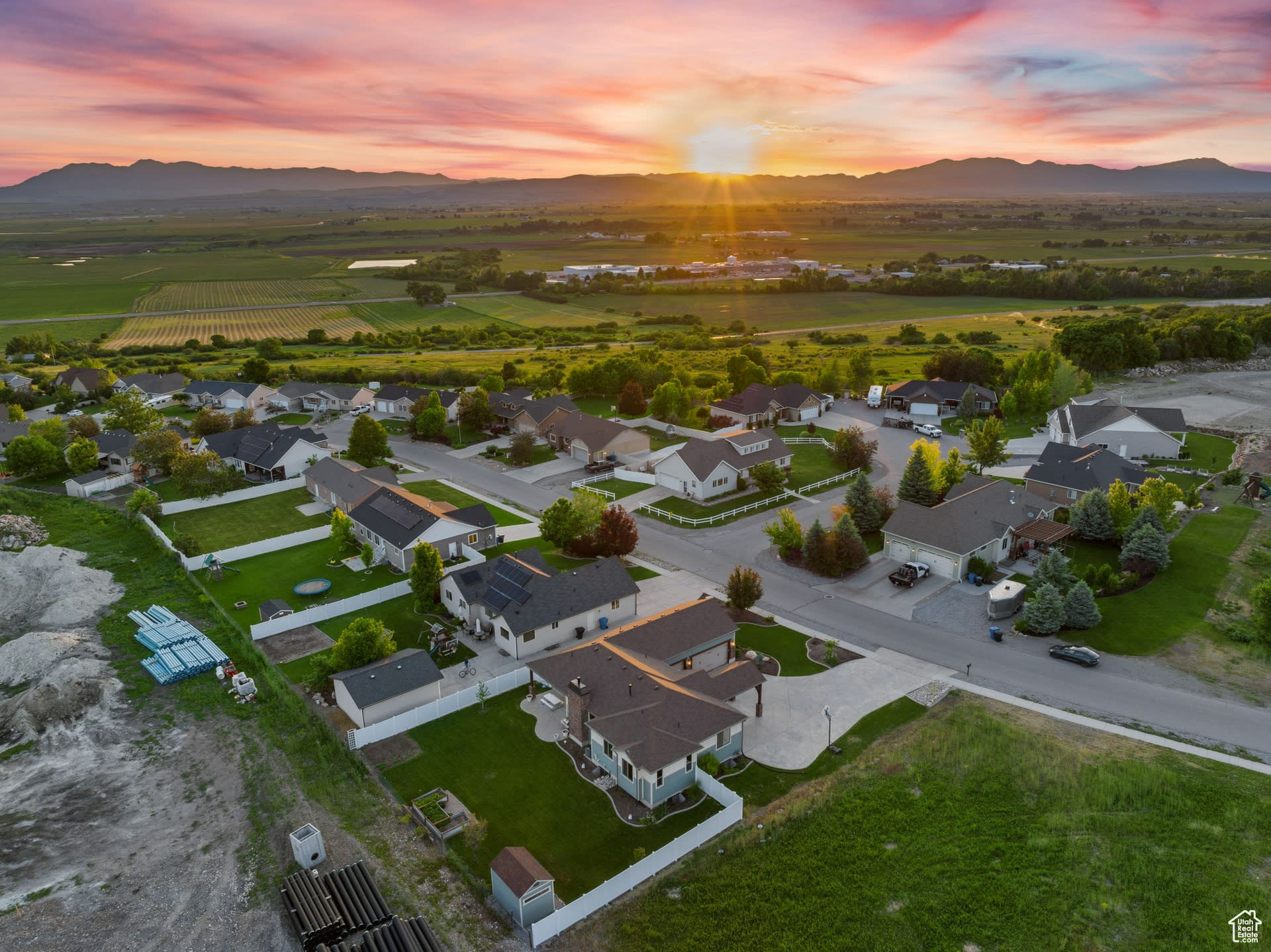 596 N CHERRY CREEK, Richmond, Utah 84333, 5 Bedrooms Bedrooms, 19 Rooms Rooms,4 BathroomsBathrooms,Residential,For sale,CHERRY CREEK,1986548