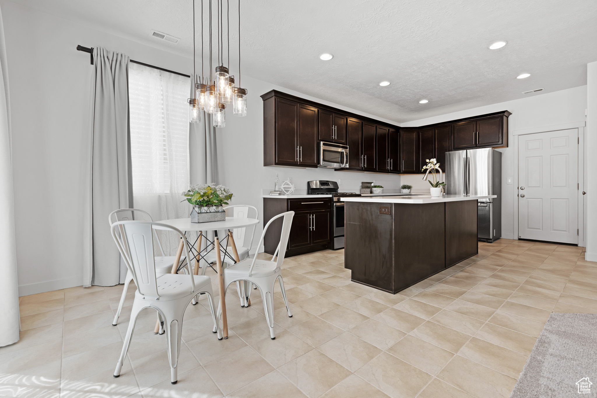 957 W Stonehaven Dr North Salt Lake UT 84054 529,800