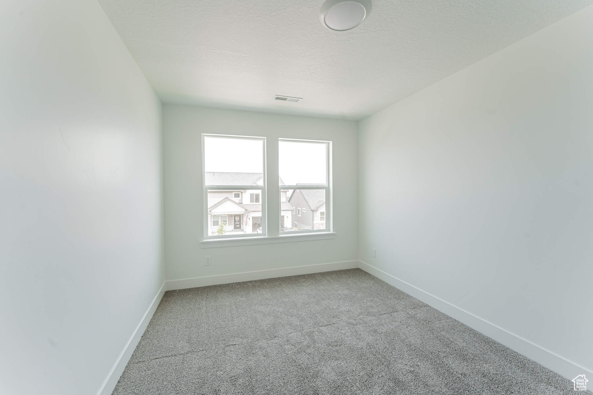 Unfurnished room featuring carpet flooring