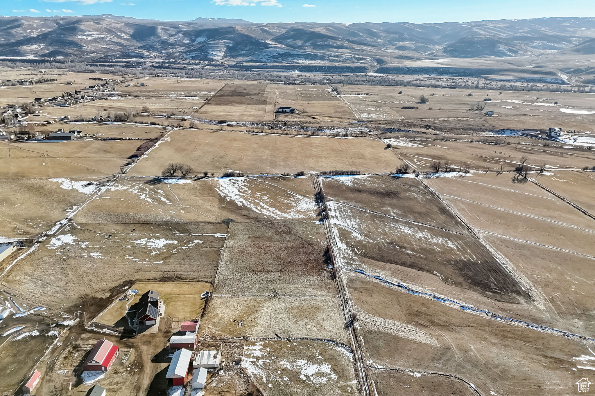 Drone / aerial view featuring a mountain view