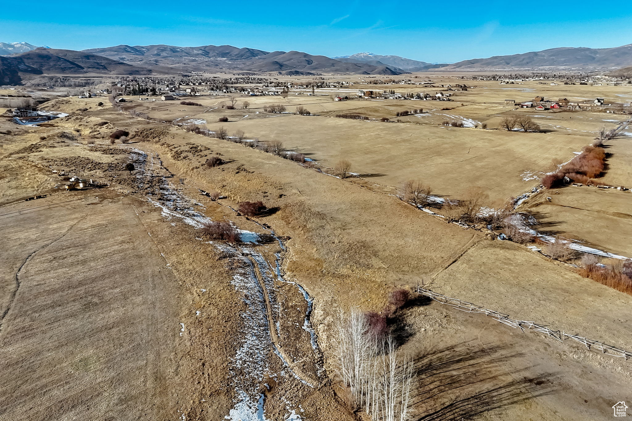 Bird's eye view with a mountain view