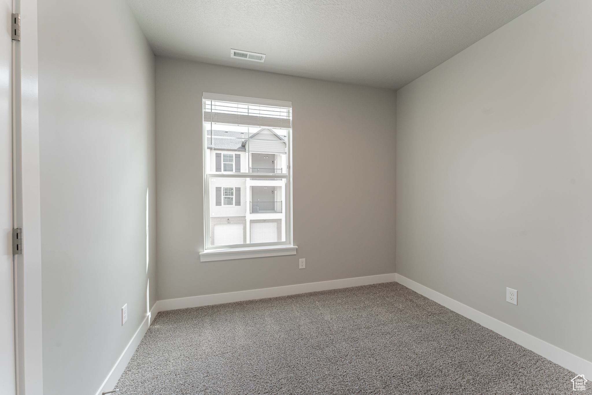 Unfurnished room with carpet flooring