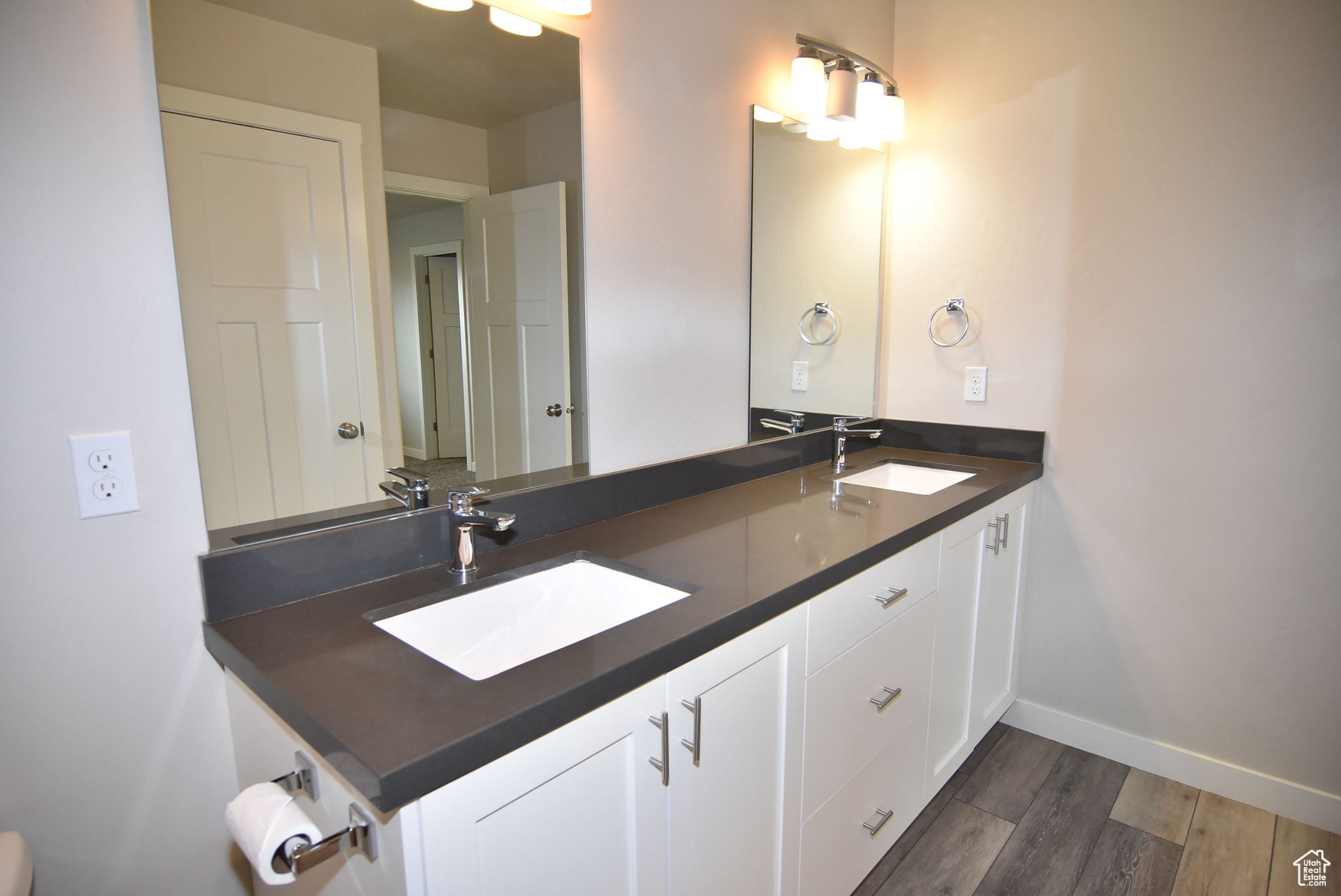 Master bath double basin vanity