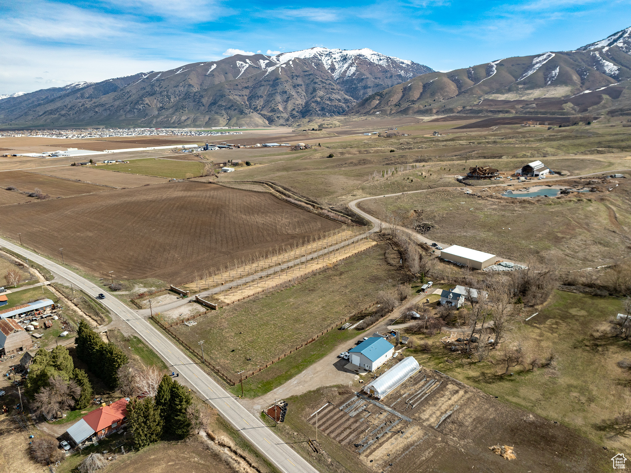 Bird's eye view featuring a rural view and a mountain view