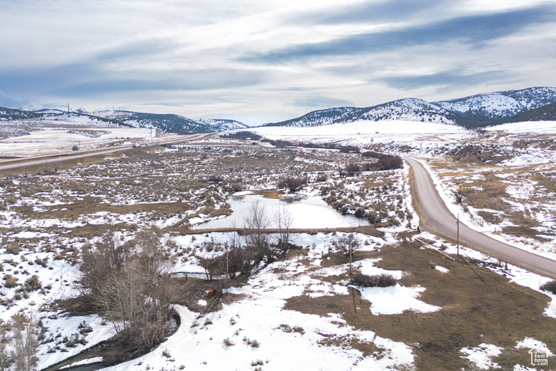 Snowy aerial view featuring a mountain view