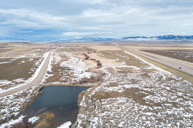 Snowy aerial view with a mountain view