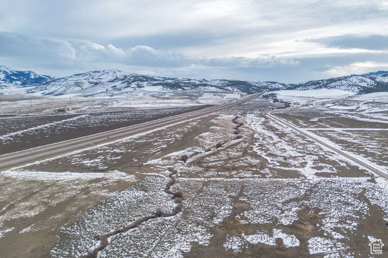 Snowy aerial view featuring a mountain view