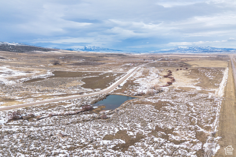 Snowy aerial view featuring a mountain view