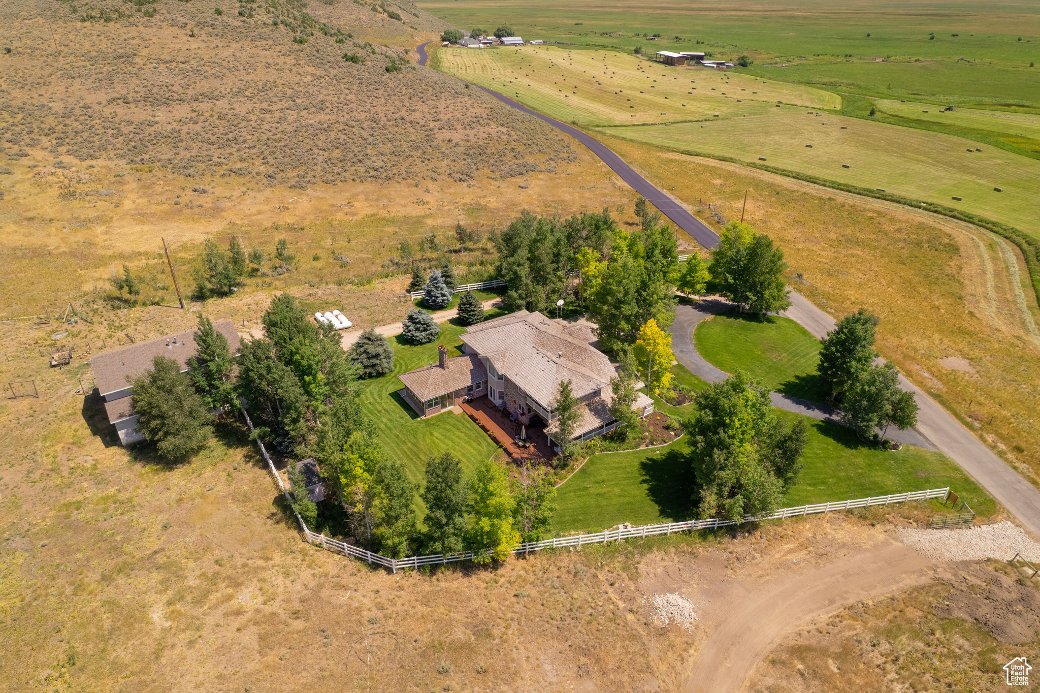 Birds eye view of property featuring a rural view