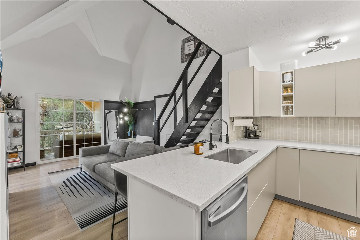 1199 E Waterside Cv 32 Midvale UT 84047 315,000